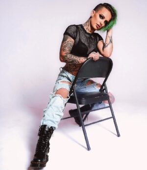 Dori Prange Instagram - 🖤

📸: @infamous.photos