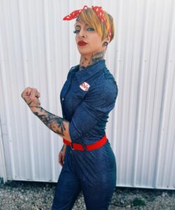 Dori Prange Instagram - Ruby the Riveter ❤️ @oldewrestling
