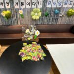 Doyoung Instagram – 저의 청춘과 청춘 속 가득한 포말들을 응원해 준 분들께 다시 한번 감사합니다.
청춘의 포말은 영원히 음악으로
가득 차게 여러분 곁에 있을 거예요.
반딧불이는 여름밤이 오면 더 반짝이기에
반짝임을 맘껏 즐겨주세요.