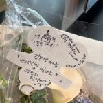 Doyoung Instagram – 저의 청춘과 청춘 속 가득한 포말들을 응원해 준 분들께 다시 한번 감사합니다.
청춘의 포말은 영원히 음악으로
가득 차게 여러분 곁에 있을 거예요.
반딧불이는 여름밤이 오면 더 반짝이기에
반짝임을 맘껏 즐겨주세요.