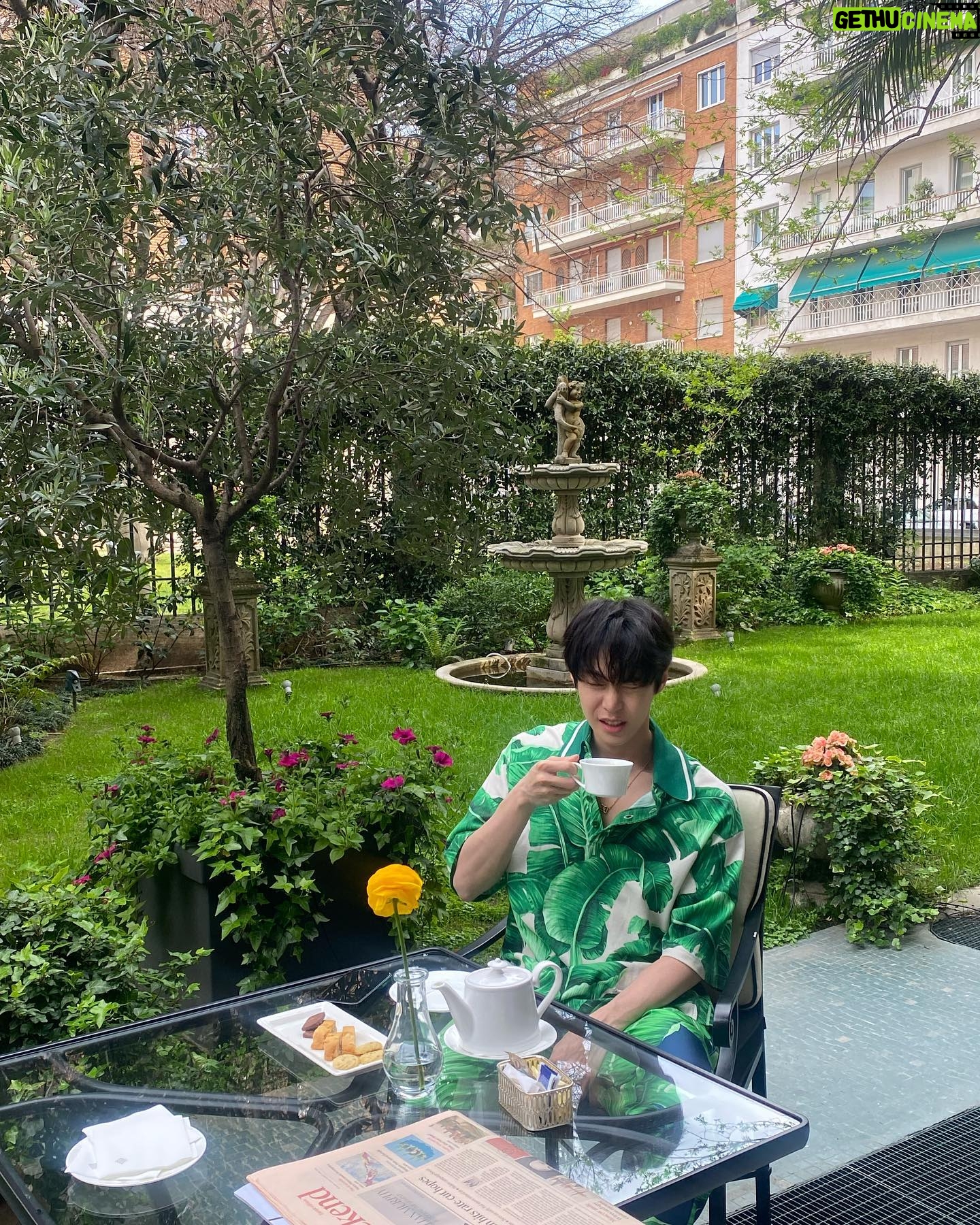 Doyoung Instagram - 🍀☘️@dolcegabbana #dolcegabbana #돌체앤가바나