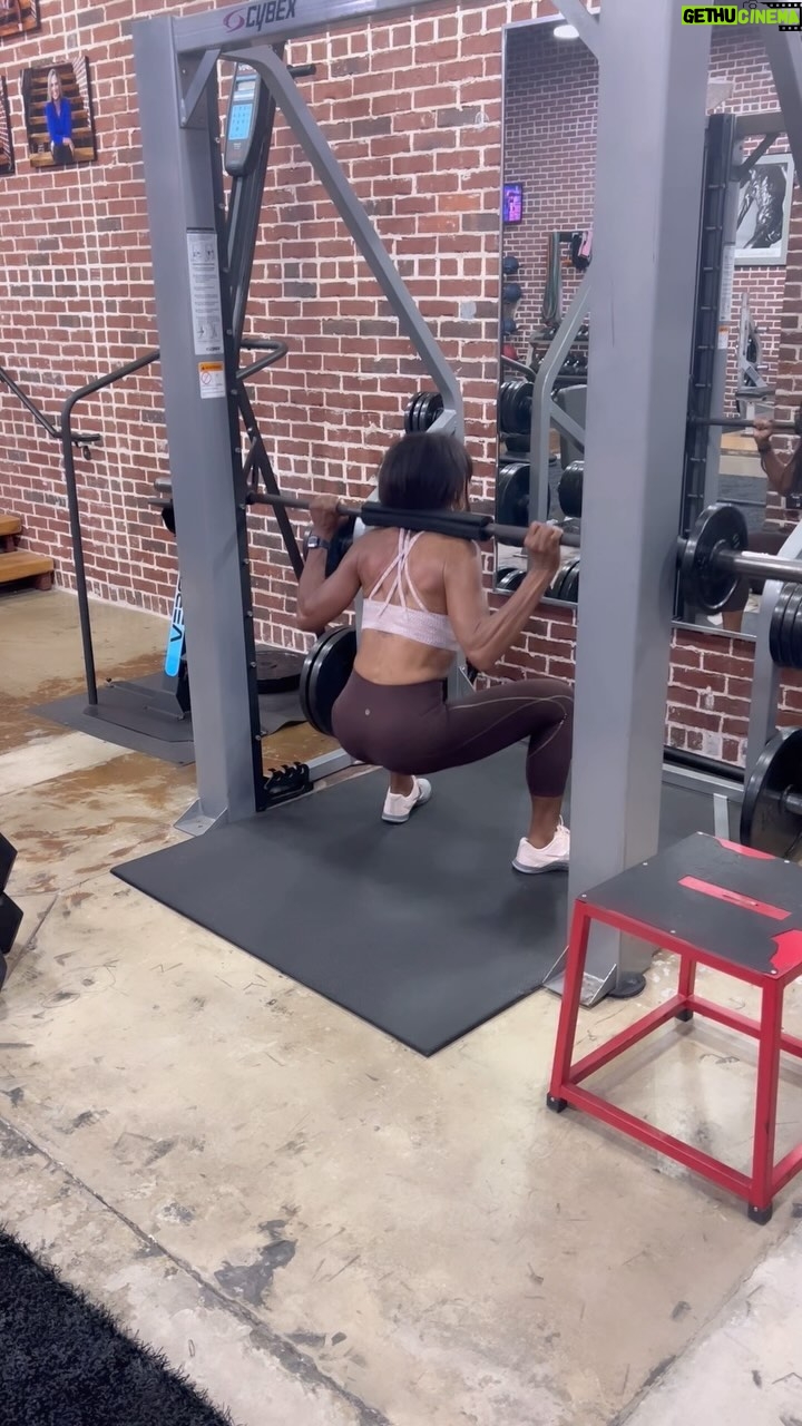 Dr. Jackie Walters Berry Instagram - Good Morning!!! “Success isn’t always about greatness. It’s about consistency. Consistent hard work leads to success. Greatness will come.” – Dwayne Johnson. #drjackie #motivation #health #wealth #bravo #married2med #marriedtomedicine #workout #work #consisrency