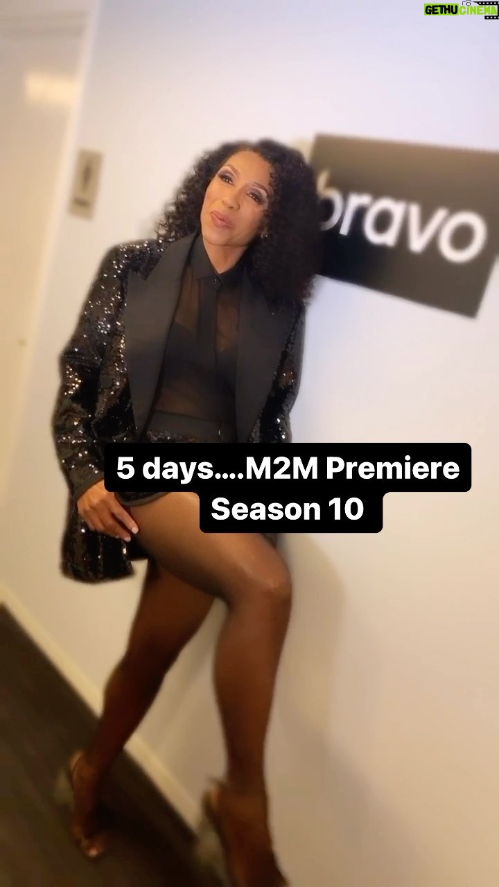 Dr. Jackie Walters Berry Instagram - 5 DAYS AWAY!!!! Married to Medicine Season 10 Premiere November 5th at 9:15pm on @bravotv! #drjackie #drjackiewalters #obgyn #doctors #blackdoctors #viral #reels #married2med #marriedtomedicine