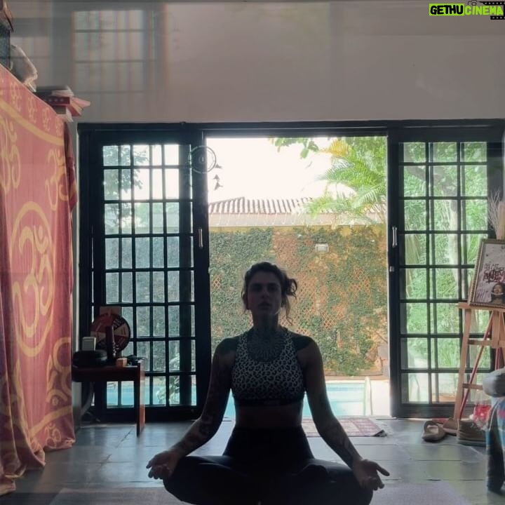 Dread Hot Instagram - Bun dinha, sobreviventes 馃尮 11:33 Uma mistureba de mensagens simb贸licas hoje pra n贸s.. T么 mesmo bagun莽ada & chega de energia, igual a lua! 馃寱