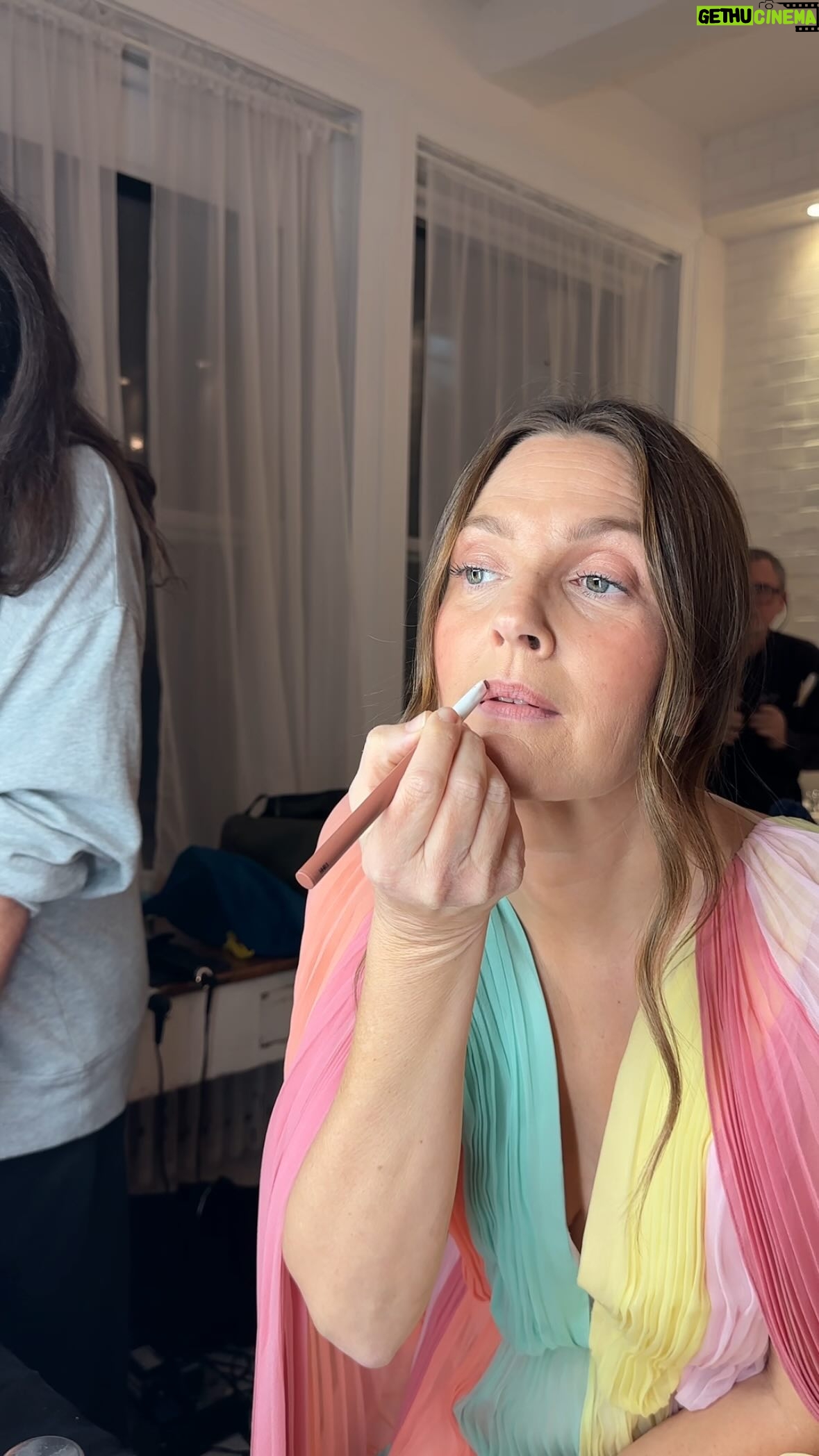 Drew Barrymore Instagram - Behind the scenes of the cover shoot for the Spring Issue of @drewmagazine featuring some of my current @flowerbeauty favorites! You can find the latest issue of @drewmagazine on @applenews and on newsstands nationwide! I’m using @flowerbeauty -Perfect Pout Lip Liner in Taupe -Gloss Crush Lip Serum in Honey Crush -Dream Warrior Volumizing Mascara Hair by @mrdanielhowellhair Makeup @debraferullomakeup Styled by @_leeharris_ Gown by @jennypackham Tailored by @matthewkilgore