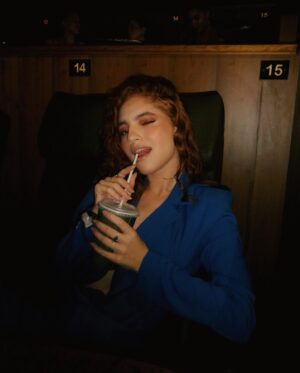 Duda Matte Instagram - azul ainda é a cor mais quente?