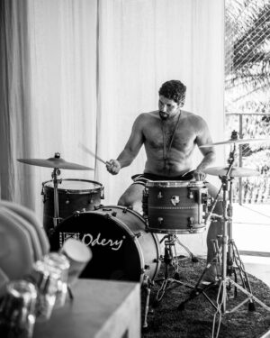 Dudu Azevedo Instagram - Com sol e calor, eu gosto assim.
☀️❤️🙌🏽

Fotos @teocurysimoes