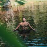 Dudu Azevedo Instagram - É só p Sol me dar um pouquinho de confiança que eu escancaro meu amor por ele! Aproveito! Fotos do querido @lucasmalvacini