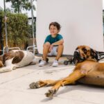 Dudu Azevedo Instagram - O caminho mais curto pra felicidade é ser de verdade, se conhecer, reconhecer, se aceitar, evoluir. Não olhar pra si, não querer se enxergar e não se reconhecer é a volta mais longa, lenta e contraproducente na vida de alguém. A honestidade, sem mascaras, sem subterfúgios, sem manipulação… O papo reto é o caminho. Crianças e cachorros dão aulas nessa matéria!!! Eu amo demais ❤️❤️❤️