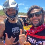 Dudu Azevedo Instagram - Hoje eu vou compartilhar essa lembrança que deixou um gosto de quero mais, com toda a certeza! A convite da @canamoffroadbrasil , @sertoes , @klebinhotinoco , @ticocardoso percorremos por cinco dias os interiores mais lindos do Nordeste brasileiro. Pilotar um UTV pelas estradas de chão nas paisagens deslumbrantes daquela região foi inesquecível! Galera sensacional, que carrego no coração e muitas lembranças boas! Vou voltar com certeza pra pilotar em muitos trechos desse rally!! Bora??