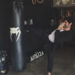 Dudu Azevedo Instagram - Novembro começou com um dia nublado, cinza, chuva fina, vida real, vida normal. Cedo cedo levantamos, rapidamente as responsabilidades , os afazeres, as decisões a serem tomadas se apresentaram, como acontece praticamente todo dia. Olho pro meu filho e entendo como eh bom ser criança…! E entre as maravilhas de ser adulto, apesar dos enormes desafios diários, adoro assistir a infância do meu filho. Tudo tem seu tempo. E por isso a melhor hora é agora. Pra não chorar de saudade do passado nem perder tempo no anseio pelo que ainda vem.