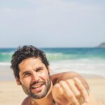 Dudu Azevedo Instagram - Tirar um pouco do tempo pra fazer coisas que fazem bem pra cabeça, pro corpo e pra alma. Todo mundo tá na correria, mas é fundamental esse autocuidado. Tem que ir a luta, tem que trabalhar, pagar as contas, cumprir com as responsabilidades, mas tem que saber também o que descomprime, o que traz satisfação, alegrias simples, pequenos, médios e grandes prazeres. Produz, se diverte e descansa. Não precisa ser todo dia, não tem regra, mas pode ser meta. A felicidade é uma ferramenta poderosa! Fotos do Teo @teocurysimoes