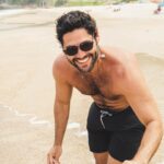 Dudu Azevedo Instagram - Tirar um pouco do tempo pra fazer coisas que fazem bem pra cabeça, pro corpo e pra alma. Todo mundo tá na correria, mas é fundamental esse autocuidado. Tem que ir a luta, tem que trabalhar, pagar as contas, cumprir com as responsabilidades, mas tem que saber também o que descomprime, o que traz satisfação, alegrias simples, pequenos, médios e grandes prazeres. Produz, se diverte e descansa. Não precisa ser todo dia, não tem regra, mas pode ser meta. A felicidade é uma ferramenta poderosa! Fotos do Teo @teocurysimoes