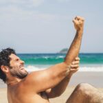 Dudu Azevedo Instagram - Tirar um pouco do tempo pra fazer coisas que fazem bem pra cabeça, pro corpo e pra alma. Todo mundo tá na correria, mas é fundamental esse autocuidado. Tem que ir a luta, tem que trabalhar, pagar as contas, cumprir com as responsabilidades, mas tem que saber também o que descomprime, o que traz satisfação, alegrias simples, pequenos, médios e grandes prazeres. Produz, se diverte e descansa. Não precisa ser todo dia, não tem regra, mas pode ser meta. A felicidade é uma ferramenta poderosa! Fotos do Teo @teocurysimoes