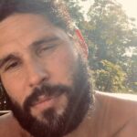 Dudu Azevedo Instagram – São Francisco de Assis deixou essa mensagem pra mim ontem.
É bom ler e encontrar esses presentes que podem falar muito a respeito de quem nós somos e o que vivemos nessa hora.
A Luz está ali, basta abrir os olhos.