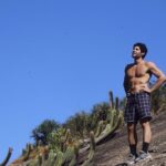 Dudu Azevedo Instagram – As vezes é isolado que a gente encontra as melhores conexões.
Na medida certa a solitude será bem vinda. Muito barulho em volta, muita opinião, muita informação pode afastar as respostas.
Não é viver imerso em solidão, mas saber a hora de estar só e se sentir bem com isso.