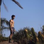 Dudu Azevedo Instagram – As vezes é isolado que a gente encontra as melhores conexões.
Na medida certa a solitude será bem vinda. Muito barulho em volta, muita opinião, muita informação pode afastar as respostas.
Não é viver imerso em solidão, mas saber a hora de estar só e se sentir bem com isso.