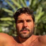 Dudu Azevedo Instagram – Na imensidão que é estar vivo, o primeiro passo antes de qualquer coisa, de querer, de desejar, de pretender, de idealizar… 
É agradecer.
Vivemos em um país com muitos países dentro, muitas realidades, muitas diferenças. Muitos sofrimentos e muitos privilégios também.
A empatia é todo dia.
A solidariedade, a fraternidade, a civilidade são ativos fundamentais pra uma comunidade saudável.
Do calmo e festivo Rio de Janeiro quero desejar aos meus irmãos gaúchos dias melhores, paz, acolhimento e tudo de melhor que possa ser feito pelo povo que está sofrendo com a tragédia que se abate sobre o estado.
De Norte a Sul, que possamos ser irmãos brasileiros diante de todos os percalços e das alegrias também.
Vosso choro é meu e em breve espero sorrir com vocês novamente.
Toda a minha solidariedade ao povo do Rio Grande do Sul.

Deixei nos meus stories um Código QR para as doações.