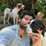 Dudu Azevedo Instagram – Boas companhias são fundamentais 

Gipsy e Gaia, muito amor e algumas besteiras ❤️