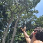 Dudu Azevedo Instagram – Sol energiza

“Levante-se com o Sol para orar. Ore sozinho. Ore com freqüência. O GRANDE ESPÍRITO o escutará, se você ao menos, falar!
Seja tolerante com aqueles que estão perdidos no caminho. A ignorância, o convencimento, a raiva, o ciúme e a avareza, originam-se de uma alma perdida. Ore para que eles reencontrem o caminho do Grande Espírito.
Procure conhecer-se, por si mesmo. Não permita que outros façam seu caminho por você. É sua estrada, e somente sua! Outros podem andar ao seu lado, mas ninguém pode andar por você!”

Trecho do Código de Ética dos Índios N. A.