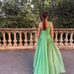 Dulceida Instagram – noche solidaria 🌹 @peopleinredgala @fundaciolluita 🌹todo al verde con vestido precioso de @clarocouture 🧚🏼‍♂️