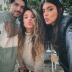 Dulceida Instagram - mix de estos últimos días en Barcelona 🫶🏼✨🫰🏻 ya estoy oficialmente en Madrid pero no siento que haya sido una despedida porque siempre será mi casa, donde lo tengo todo🤍 Hermanas, mami, looket, mudanza, looket con los ya pantalones de confianza (😂), Barcelona, más hermanas, caos, más looket y la última es porque me veía monísima 😂