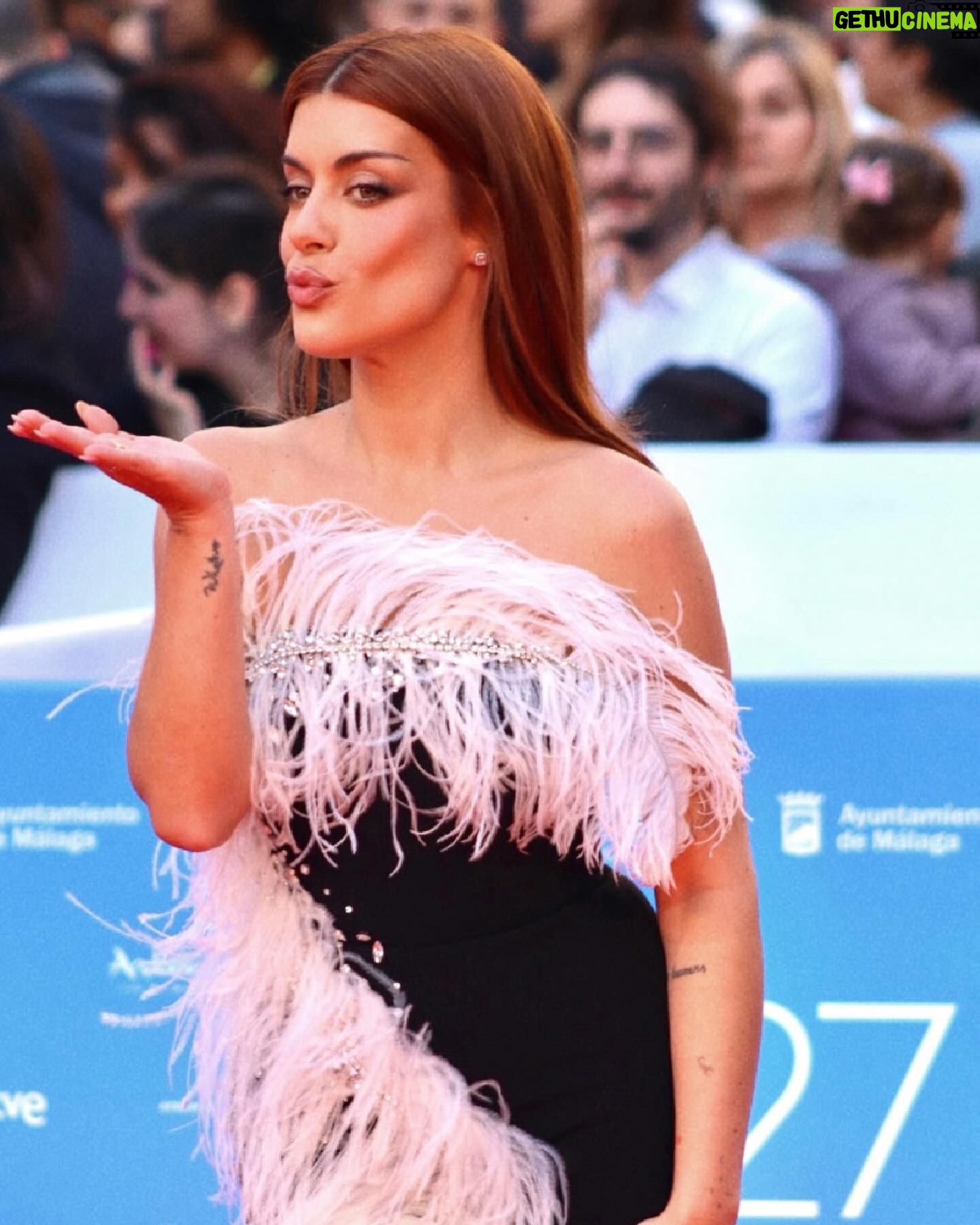Dulceida Instagram - M A L A G A 💃🏽🫶🏼✨ gracias de nuevo @festivalmalaga por contar conmigo, fue un día precioso 🌹 vestidazo de @zegarciaoficial 🦢 fotografías @gtresonline (gracias siempre), @ana_martos , del festi y de Getty. Y GRACIAS A TODOS X VUESTRO AMOOOOOOR Y VUESTROS ABRAZOS!