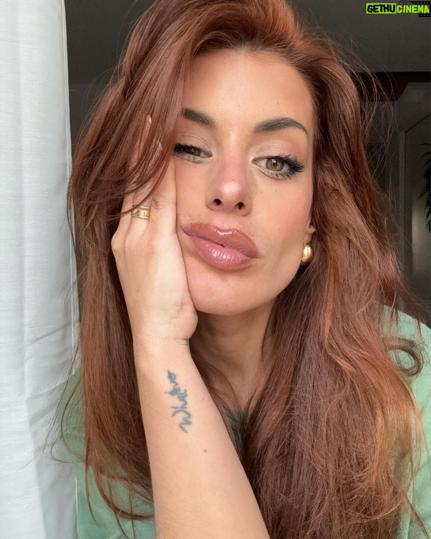 Dulceida Instagram - holi, como estos días no estoy teniendo mucho tiempo, os dejo unas selfies chuleando de pelo 🔥 cuando me he quitado el recogido después de grabar, el ataque de besos a Alba, una foto que he encontrado en el ordenador de 2016 😱 y algunas que tenía en el carrete de esta semana loca ✨