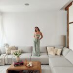 Dulceida Instagram - casita ✨☁️ y nuestro sofá del que estoy completamente enamorada, al tener una de las piezas sueltas lo puedes transformar al gusto! Mi fav el modo cine como en la segunda foto (así le llamamos nosotras 🙃). Todo es de @sklum.welovedesign y tenéis sorpresita en stories 🧚 *pubIi