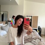 Dulceida Instagram - vale, mi carrete está lleno de este tipo de fotos… y me hace gracia (y un poco de vergüenza que no tengo 🙄) dejarlas por aquí 🫠 la tercera es de cuando estuve ingresada con una alergia brutal y todo lo demás de momentos maravilla ✨🫰🏻