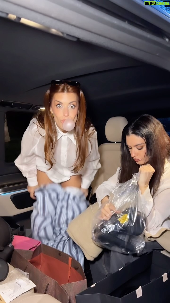 Dulceida Instagram - aquí un mini resumen de nuestra FW ✨🫰🏻 3 días sin parar de la mano de @okmobility para llegar a todo! PERO!!! LO MEJOR ES QUE TENÉIS EL VLOG COMPLETO Y LARGUITO EN SU CANAL DE YOUTUBE ✨🥹🍝☁️🫠 os dejo el link en stories 😎
