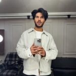 Dulquer Salmaan Instagram – Final checks ! 

#shootdiaries #throwback #goodhairday #cheekssuckedin #someweirdpoutmouth #goodtogo
