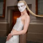 Dylan Mulvaney Instagram - “Can we glue on a belly button ring?!” @aliceandolivia NYFW ✨ Makeup @laurelcharleston Hair @angelinapanelli Photos @mthrtrsa #aopartner