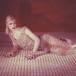 Dylan Mulvaney Instagram - How many letters in mulvaney? Article linked in bio by @bcolyar Photography by @cameronpostforoosh Styling by @jessswill Hair by @kazukatahira Makeup by @jezzhill Manicure by @serenadidem @10piecenails Set Design by @elaine_winter_ The Cut, Editor-in-Chief @lrpeoples The Cut, Photo Director @nono_elle_ The Cut, Deputy Style Editor @joannanikasnyc