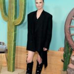Dylan Mulvaney Instagram - Went for alien cowgirl and it fit the movie perfectly !!! 🌵👽 📸 @gettyimages @taylorehill Premiere of @asteroidcity Styled by @ander__scott at @stellamccartney Hair @whoiszenobia Makeup @facesbydanii