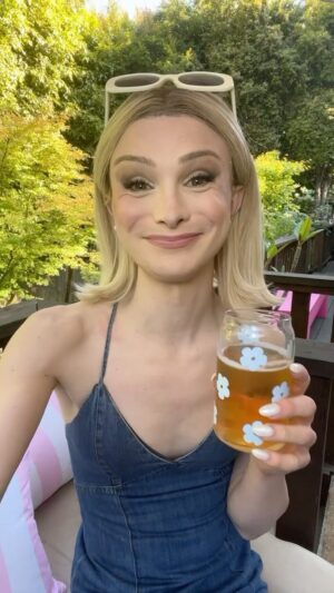 Dylan Mulvaney Instagram - Trans people like beer too. 🏳️‍⚧️🍻!