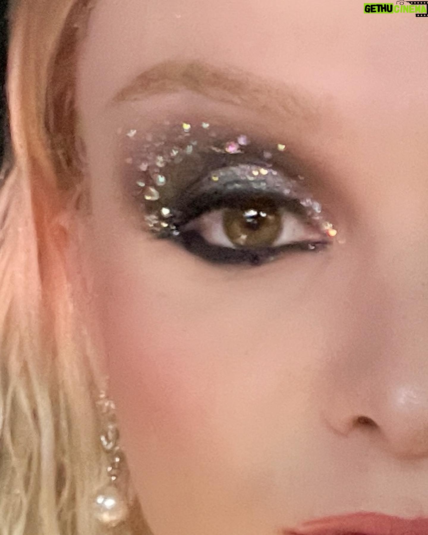 Dylan Mulvaney Instagram - A perfect NYC pride night: - @aliceandolivia camp pride party - NOW award for best Internet Influence !! Thank you @them !! -dancing the night away with the dolls π―ββοΈ This city is growing on me! Dress @aliceandolivia Makeup @jezzhill Hair @whoiszenobia Thank you to all the gorgeous photographers !