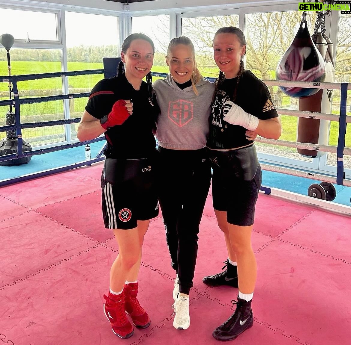 Ebanie Bridges Instagram - Great watching my girls @nicola_hopewell_ and @laurenparkerboxer go at it for 10 rounds this morning 🥊 quality sparring as always from both 👏🏼 Nicola looking sharp and ready for her Commonwealth Title fight in Two weeks 20th April on the @gbm_sports show at the Magna Center in Sheffield. Lauren preparing for her fight June 8th in London still a little while away but one thing about Lauren is she is never out of shape. To get tickets to either of these fights inbox the girls… I’ll be there, can’t wait 🔥🔥🔥 #Sparring #Boxing #GirlsWhoFight