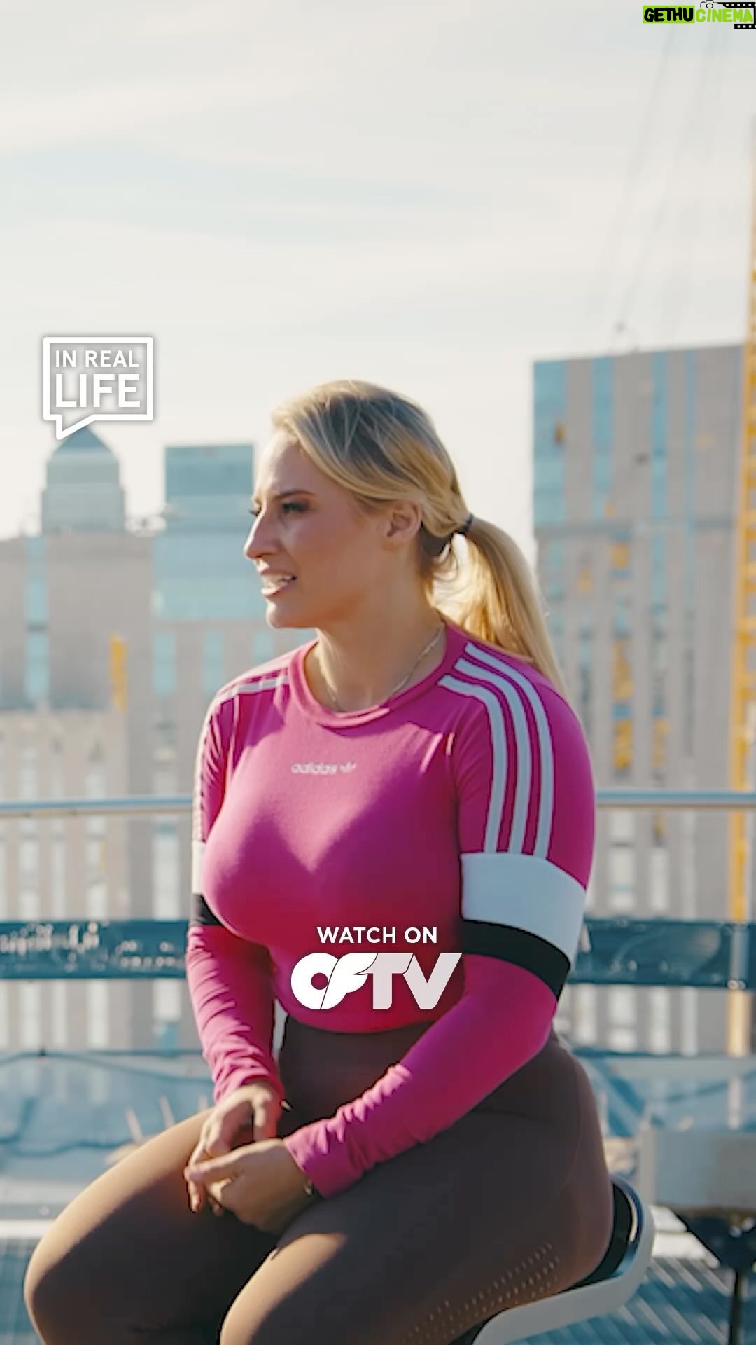 Ebanie Bridges Instagram - @ebanie_bridges always has time for her fans 🫶 Don’t miss the “Blonde Bomber” on #IRL… 📺 Now playing on OFTV: of.tv/ebanie . . . #EbanieBridges #BlondeBomber #InRealLife #ProBoxer #IBFChampion #BoxingWorld