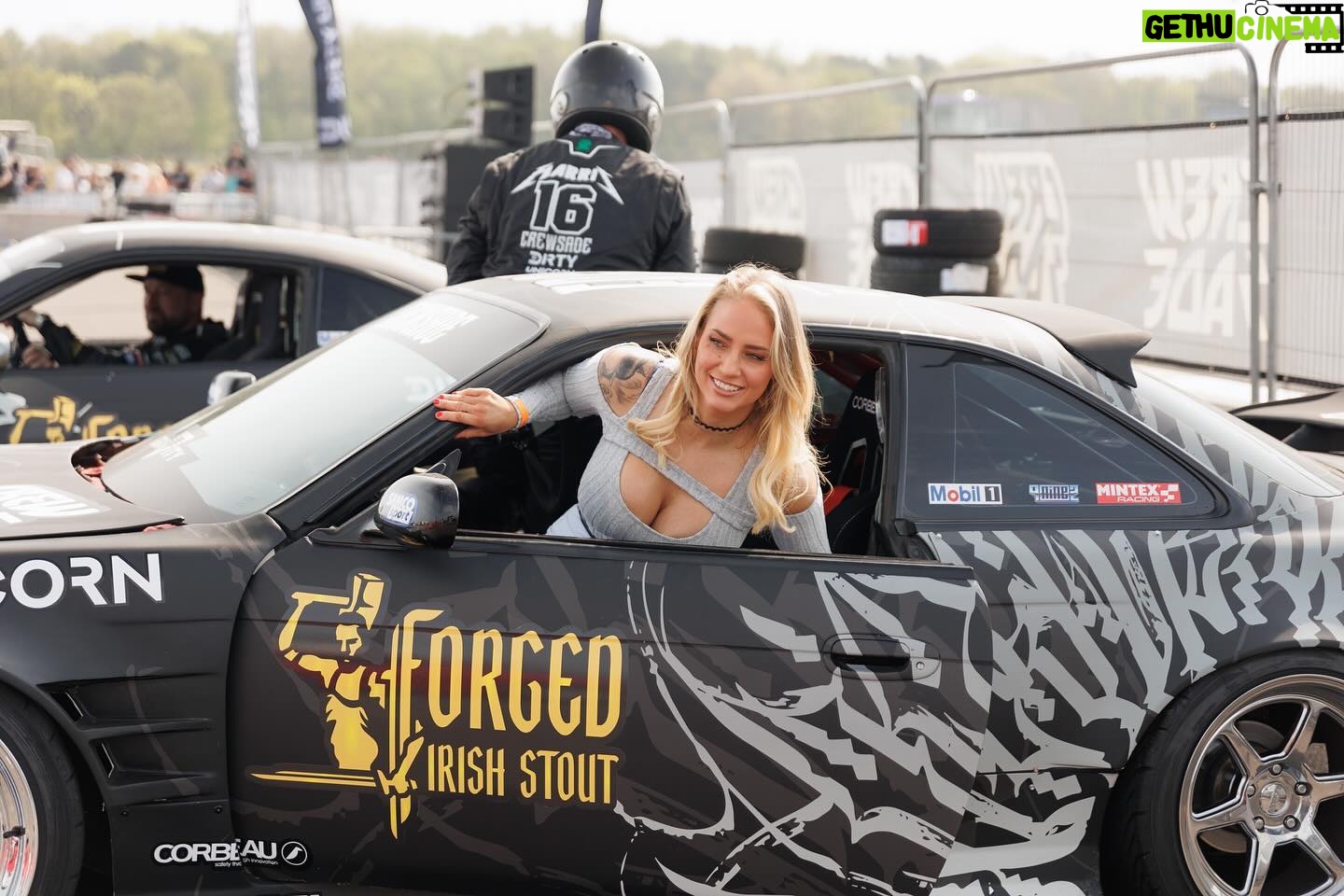 Ebanie Bridges Instagram - @wecrewsade live action put on a SHOW at @gassedontrack! Was such an atmosphere and some crazy people sending it 🏎️ some candids of everyone having a mega time!
