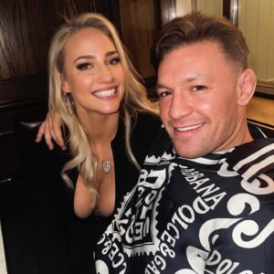 Ebanie Bridges Instagram - What an incredible night with @thenotoriousmma and @jasmina.zapotoczna at the @theblackforgeinn 🖤🤍 
Unbelievable food and atmosphere. Thank you for having me and thank you everyone who came out 🫶🏼 if you haven’t been to The Black Forged Inn YOU HAVE TO GO. And don’t forget to have a Pint of the @forgedirishstout 😉
I fucken love Ireland 🇮🇪🫶🏼☘️💚🤍🧡