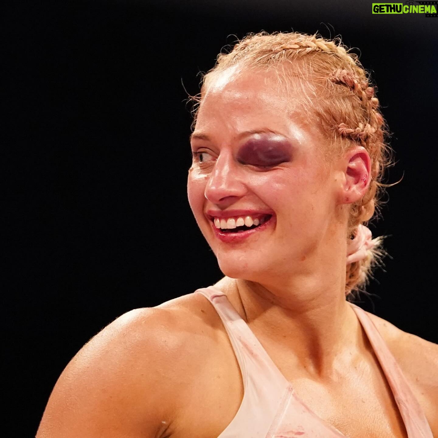 Ebanie Bridges Instagram - 3 years ago today, A fight / rilvary that will never be forgotten #BridgesCourtenay. #AlwaysSmiling Every fan I talk to one of the first things they say to me is “when are you fighting shanny again?” The first fight was behind closed doors during Covid…. We need to do this again but infront of fans.