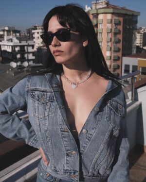 Ece Yaşar Instagram - Tık!🌞
@levis_tr #işbirliği