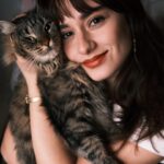 Ece Yaşar Instagram - Sakın kedi çok mutsuz falan yazmayın :’)♥️ #çakılthecat