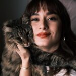 Ece Yaşar Instagram - Sakın kedi çok mutsuz falan yazmayın :’)♥️ #çakılthecat