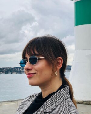 Ece Yaşar Instagram - Poz verip de uzayanlar🚶‍♀️🙋🏻‍♀️