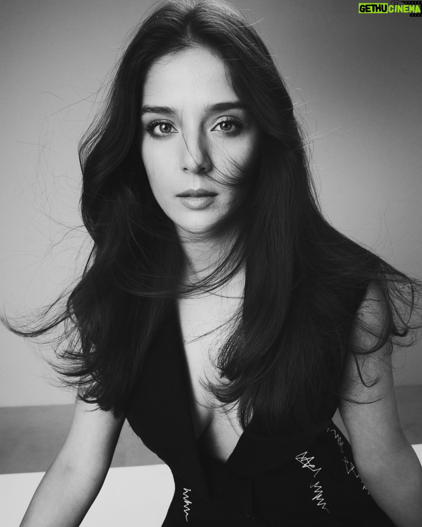 Ecem Çalhan Instagram - ben bu islerden anlamiyorum.