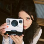 Ecem Çalhan Instagram - Bu bir polaroid reklamı degildir. cok özlemisim #misgibiyapanlardernegi eskilerinruhunuyasatacagiz🌷