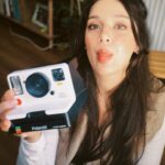 Ecem Çalhan Instagram - Bu bir polaroid reklamı degildir. cok özlemisim #misgibiyapanlardernegi eskilerinruhunuyasatacagiz🌷
