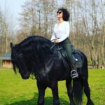 Ecem Erkek Instagram - Çok tatlı bir hafta sonuydu🌹🙏 iyi ki bi at binmeye başladım . Atlı tüm organizasyonlarda varım . Sanki bana diriliş ertuğrul😂 Özel teşekkürüm var 🙏 @cakirbeyatciftligi tarık 👑 @harabickidere çok keyifli bir yerdi 🌹yine geleceğiz 👑 📸 @orbithorsejourneys 🧚🏼